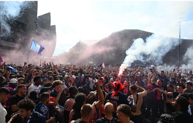 PSG đăng quang Club World Cup: Paris im lặng, New York sôi động